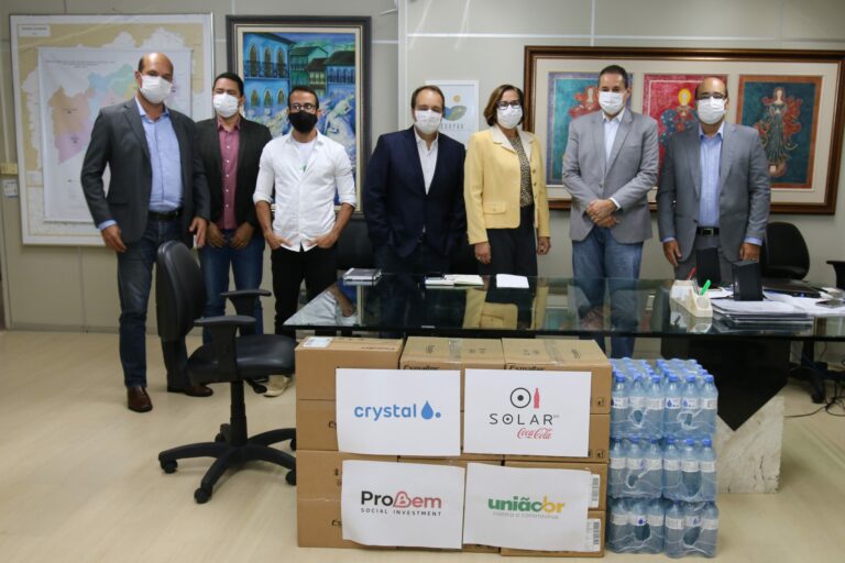 Bahia recebe doação de 60 capacetes respiratórios não-invasivos e 6 mil litros de água mineral