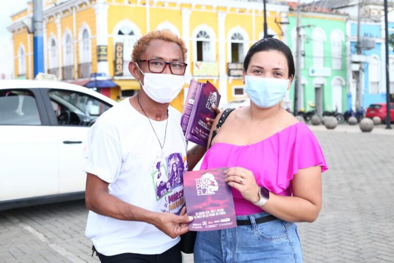 Fotos: Panfletagem o combate à violência contra mulheres