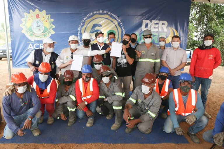 Governador visita obras do anel viário em Brasileia e anuncia mais investimentos para a região