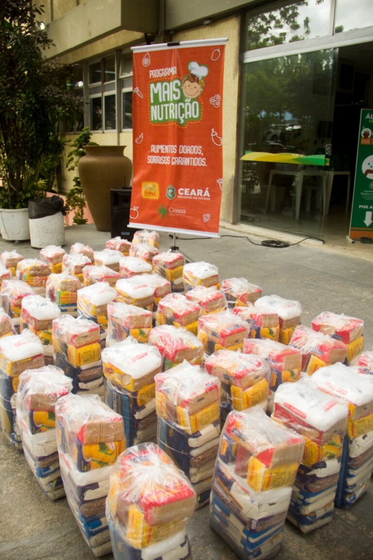 Governo do Ceará recebe doação de 2.500 cestas básicas da Fecomércio