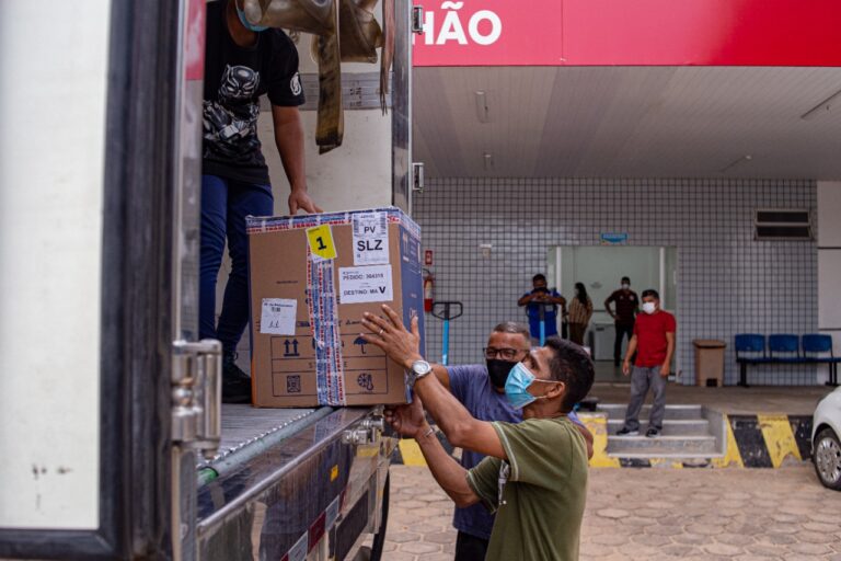 Governo do Maranhão recebe mais de 200 mil doses entre Pfizer e CoronaVac