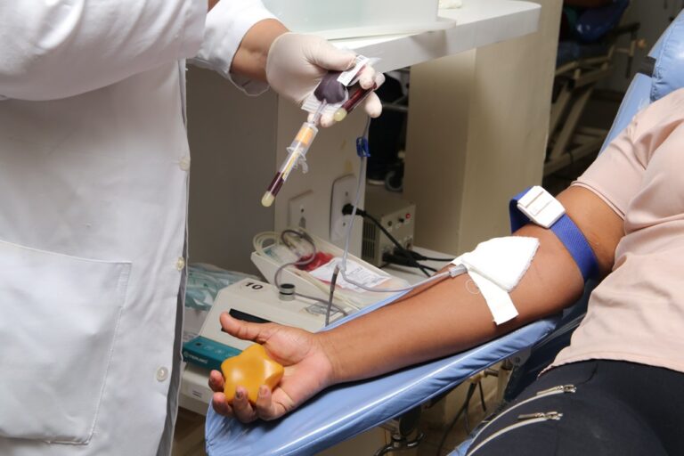 Hemomar mobiliza população para doar sangue