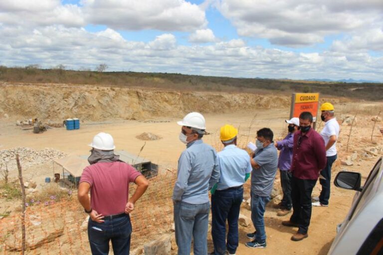 Governo do Ceará realiza visita técnica ao canteiro de obras da Barragem Melancia