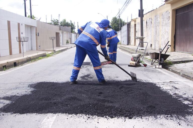 Infraestrutura utiliza 90 toneladas de asfalto para  operação tapa-buraco
