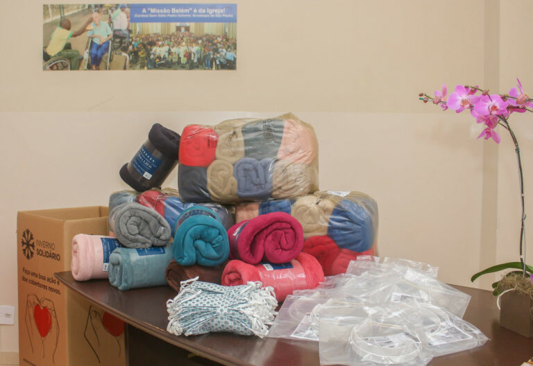 Inverno Solidário: terminais da EMTU já arrecadaram mais de 5,2 mil roupas e cobertores