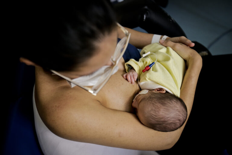 Leite materno funciona como uma vacina para os bebês
