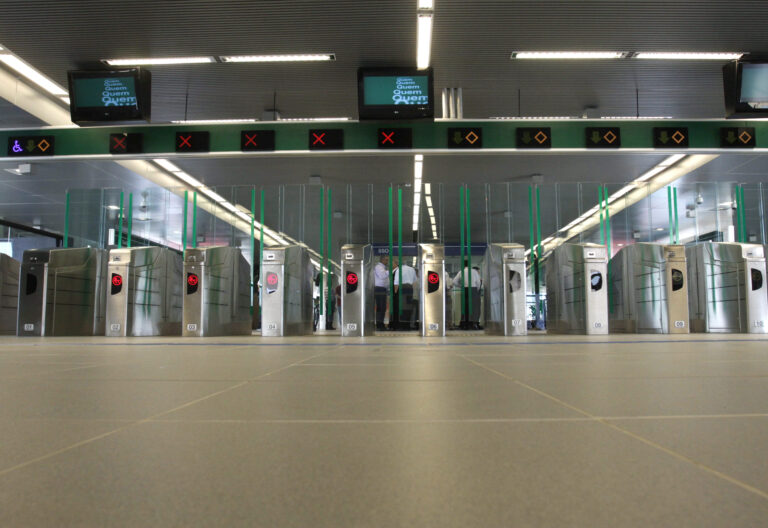 Metrô reabre acessos Arouche e Caetano de Campos da estação República