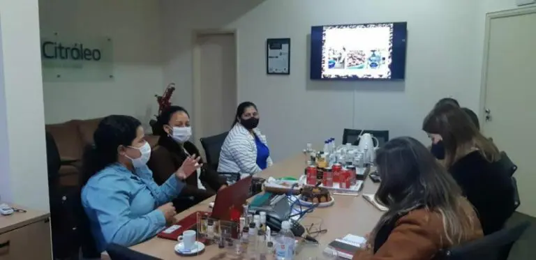 Produtoras de Mâncio Lima conhecem fábricas de óleos vegetais e sabonetes artesanais em São Paulo