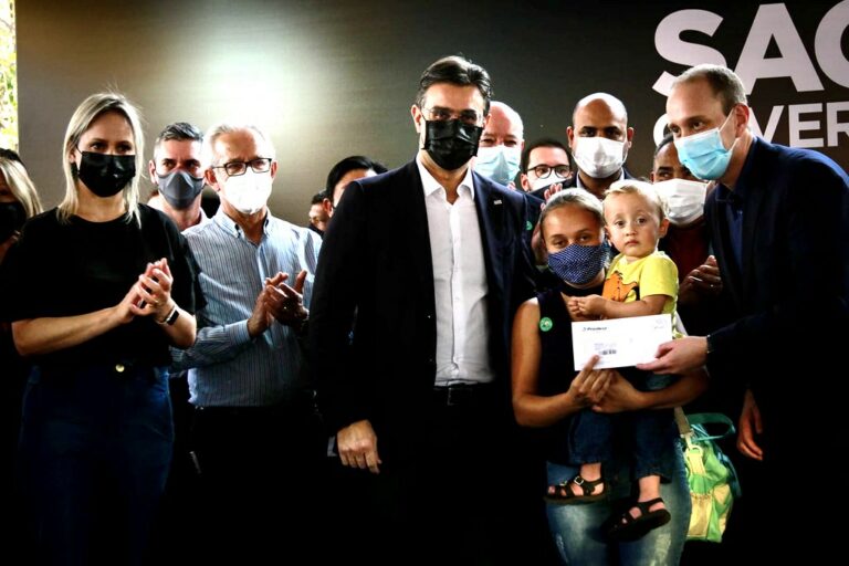 SP amplia serviços hospitalares e entrega cartões do Bolsa do Povo em Sorocaba