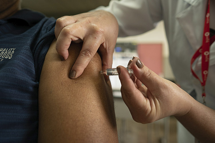 SP cobra Ministério da Saúde após corte de 50% no envio de vacinas da Pfizer