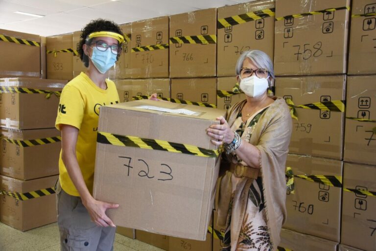 UnB doa 1.500 protetores faciais para centros de ensino especiais