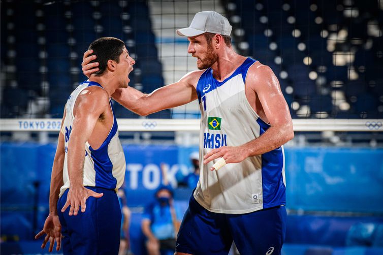 Alison e Álvaro Filho avançam às quartas de final - Tóquio 2020 - Olimpíada - vôlei de praia