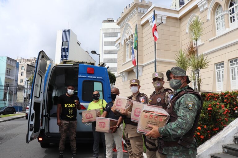 Campanha Força Solidária da PM recebe doação de cestas básicas