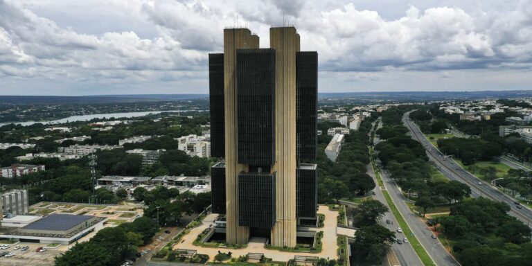 Atividade econômica tem alta de 1,14% em junho, diz Banco Central