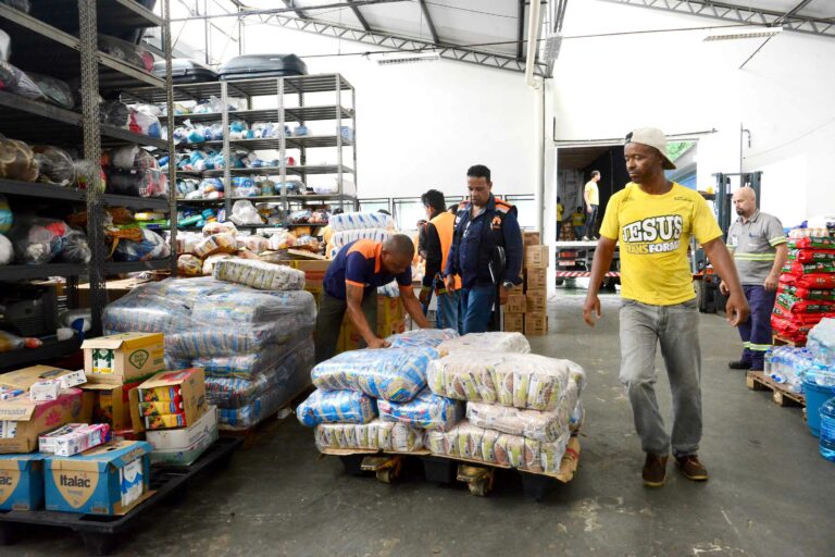 Defesa Civil envia 90 mil cestas básicas aos 853 municípios de Minas 