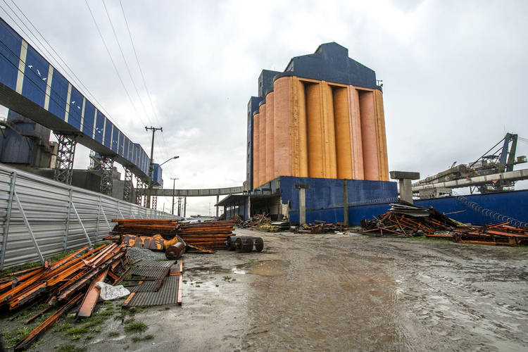 Demolição de silo obsoleto ampliará capacidade operacional  do Porto de Paranaguá
