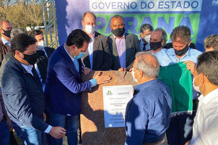 Em Cascavel, governador lança pedra fundamental da duplicação de trecho da BR-277