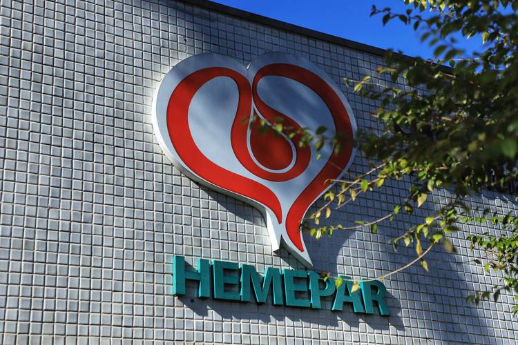 Com queda nos estoques, Hemepar pede à população que doe sangue com urgência