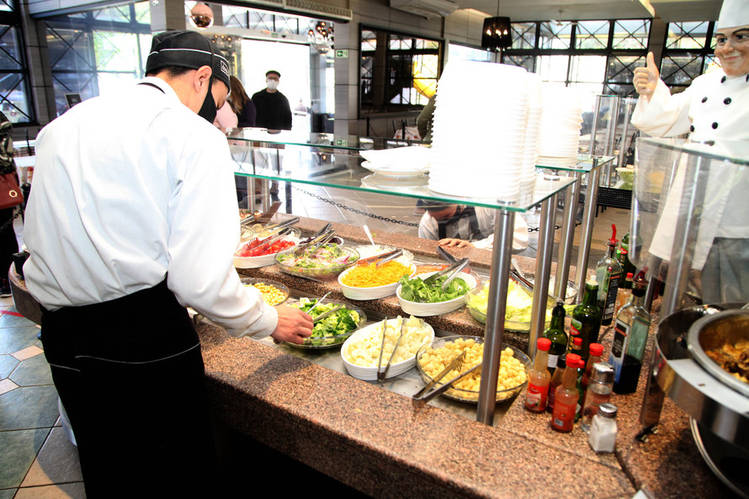 Estado e Abrasel ofertam cursos gratuitos com emprego garantido em restaurantes