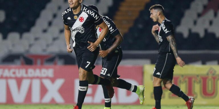 Vasco bate Vila Nova em São Januário e entra no G4 da Série B