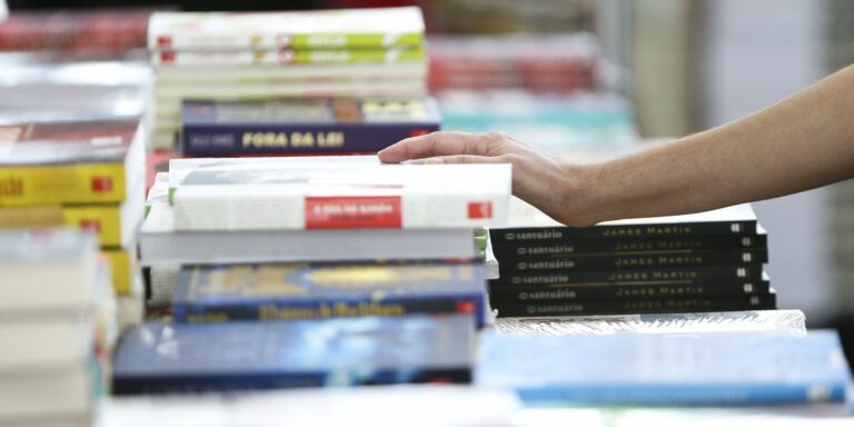 Venda de livros no primeiro semestre aumenta 48,5% em relação a 2020