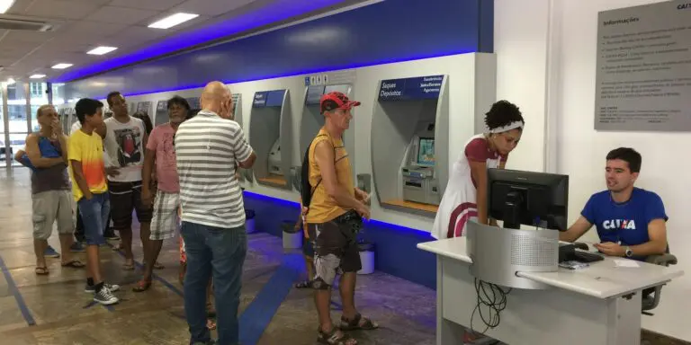 IBGE: 66,2% tinham acesso a conta-corrente em 2017-2018