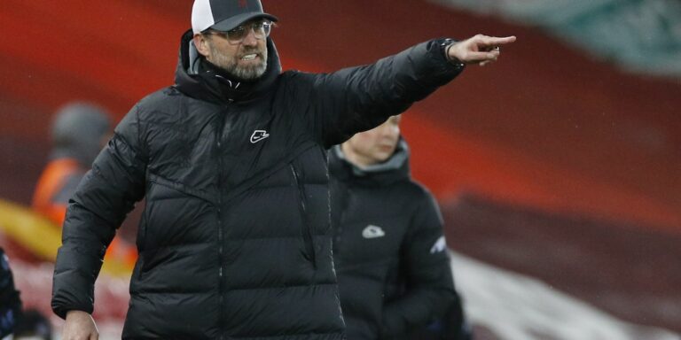 Klopp defende gasto reduzido do Liverpool enquanto rivais esbanjam