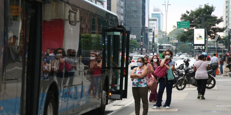 Covid-19: Brasil registra 28 mil novos casos e 698 óbitos em 24 horas