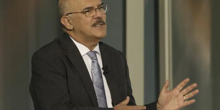 Não faltaram recursos ao MEC na pandemia, diz ministro da Educação