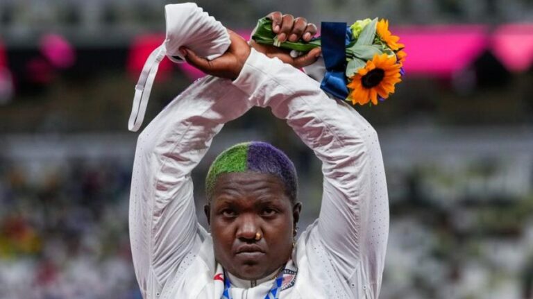 Raven Saunders faz a primeira manifestação das Olimpíadas; entenda o significado