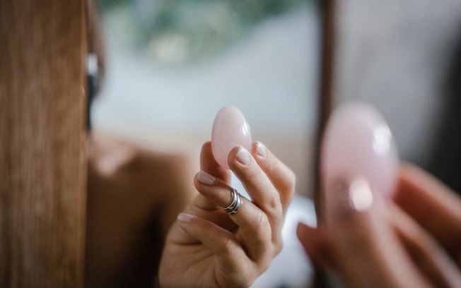 Yoni eggs: conheça as pedras energéticas vaginais