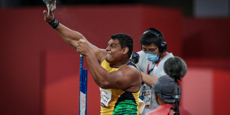 Wallace Santos é ouro, com recorde mundial no arremesso de peso