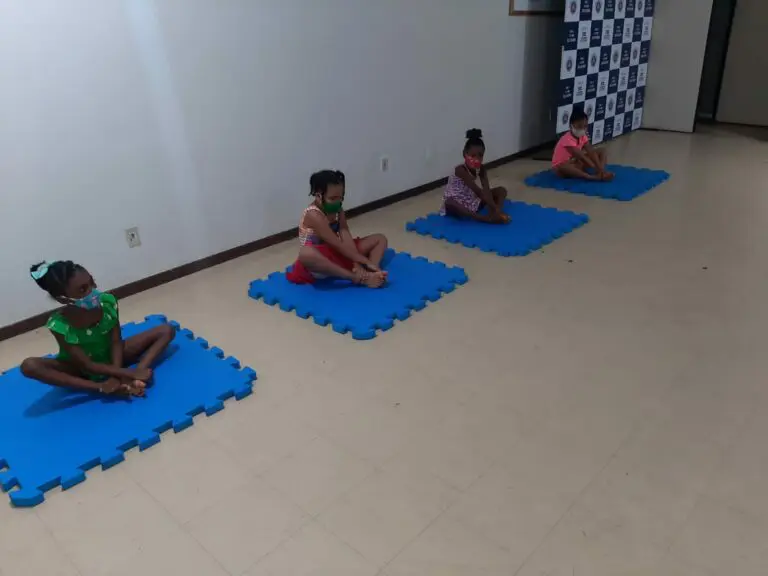 Meninas do Calabar aprendem balé em Base Comunitária