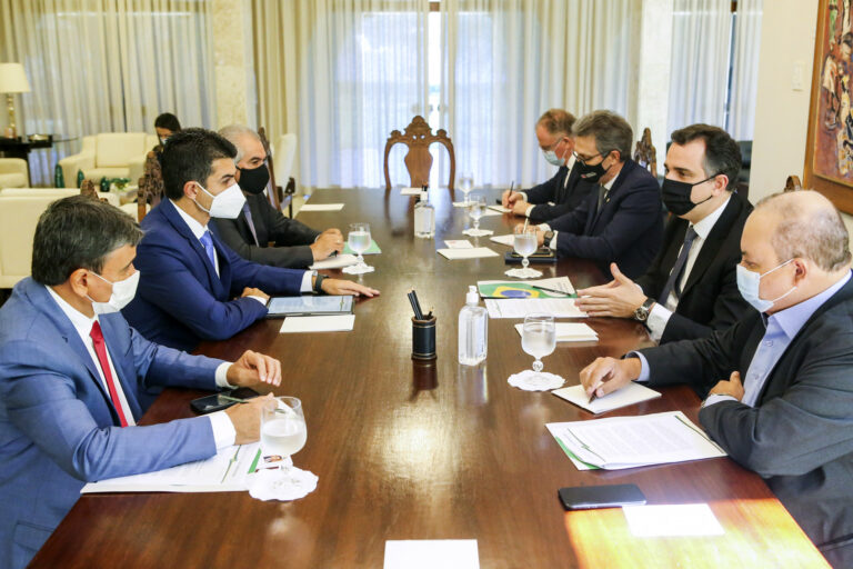 Romeu Zema se reúne com o presidente do Senado, Rodrigo Pacheco, para discutir assuntos de interesse do estado