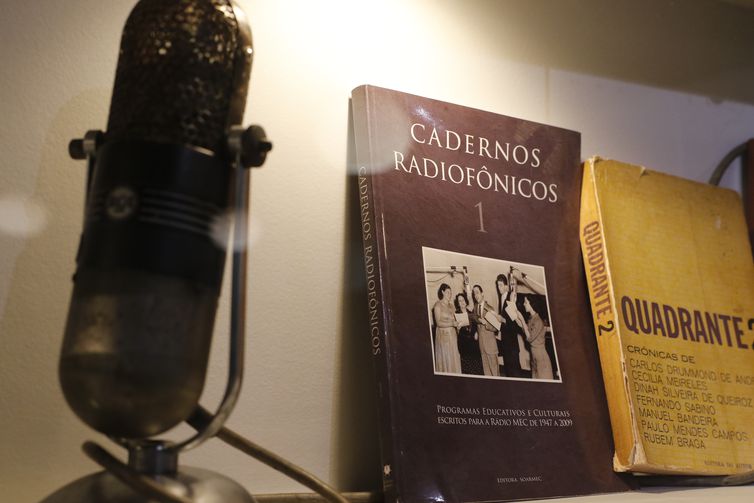 Acervo histórico da Rádio MEC em exposição na Empresa Brasil de Comunicação - EBC, no Rio de Janeiro