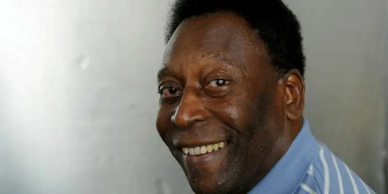 Pelé se recupera de maneira satisfatória após retirar tumor