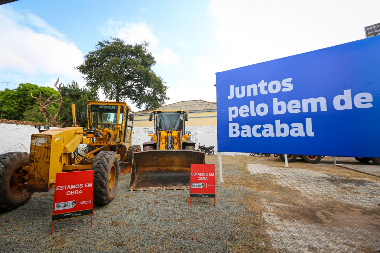 Governador assinou ordens de serviço para ações do Mais Asfalto na cidade (Foto: Brunno Carvalho)