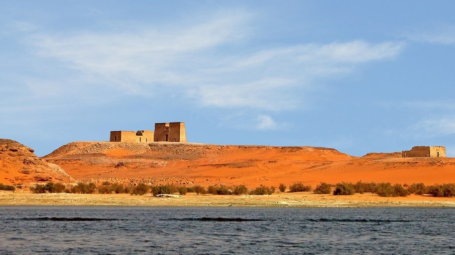 O Lago Nasser foi criado por meio de uma barragem no Rio Nilo em 1971