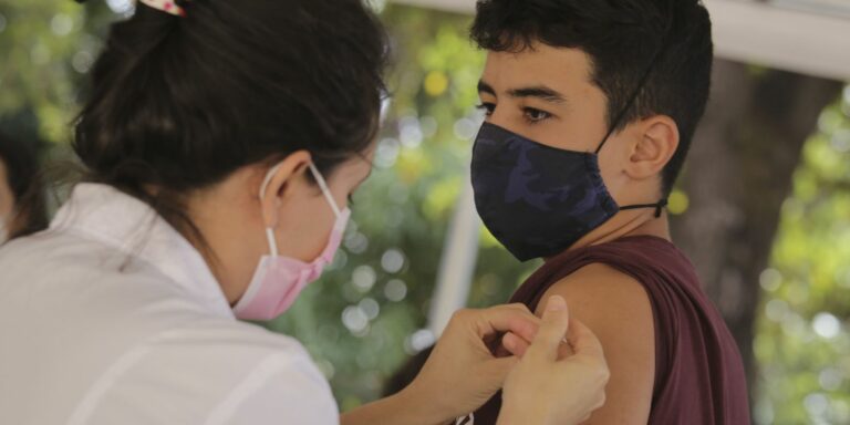 Covid-19: Distrito Federal anuncia vacinação para faixa de 12 anos