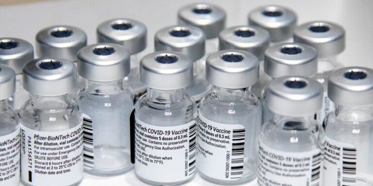SP aplicará doses de reforço com imunizante da Pfizer