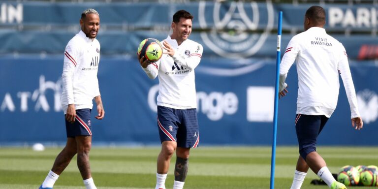 PSG relaciona Messi e Neymar para estreia na Liga dos Campeões