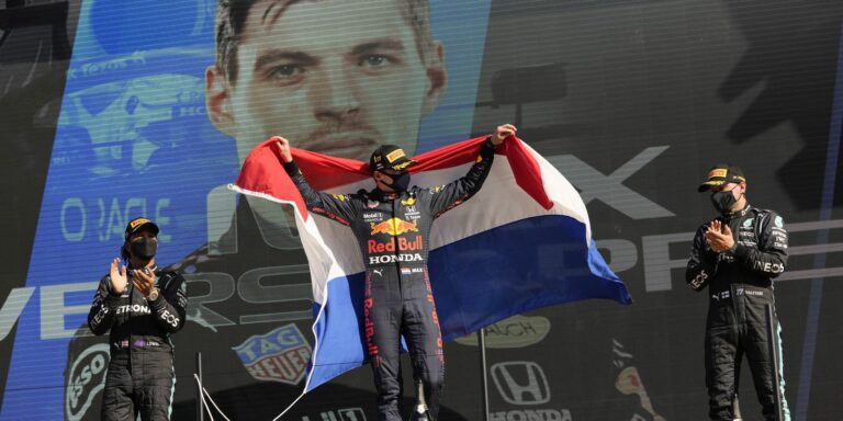 Verstappen festeja vitória em casa no GP da Holanda de Fórmula 1
