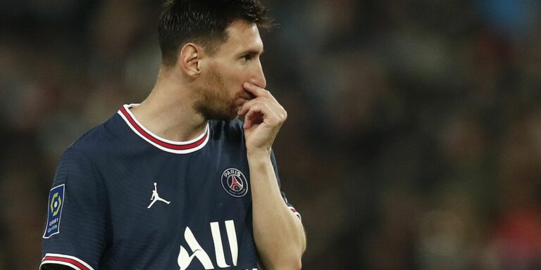 Lesão no joelho tira Messi de jogo do Campeonato Francês
