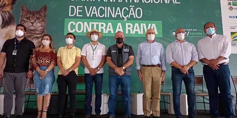 Saúde promove Dia D de vacina antirrábica na fronteira com a Bolívia
