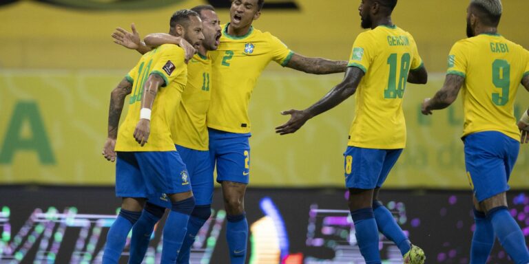 Seleção vence Peru e mantém campanha perfeita nas Eliminatórias