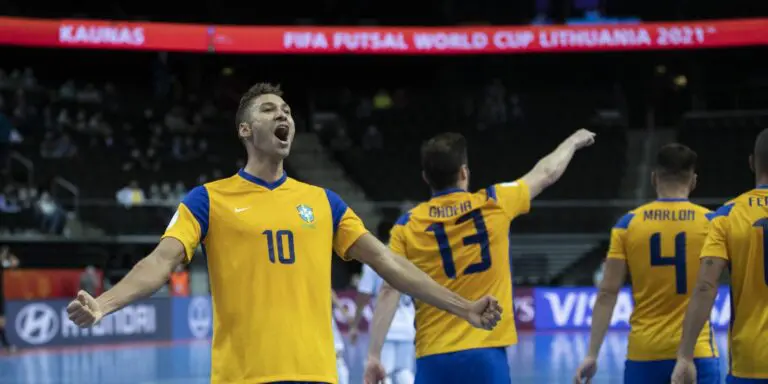 Futsal: Brasil leva susto, mas bate Japão e vai às quartas do Mundial