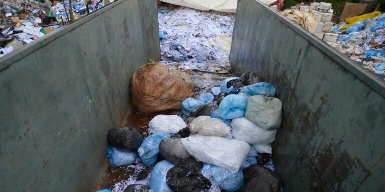 Vinte lixões foram desativados entre março e junho no Brasil