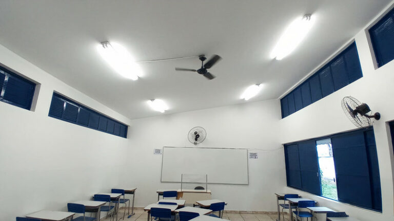 Alunos da rede estadual de ensino encontram iluminação mais moderna nas escolas