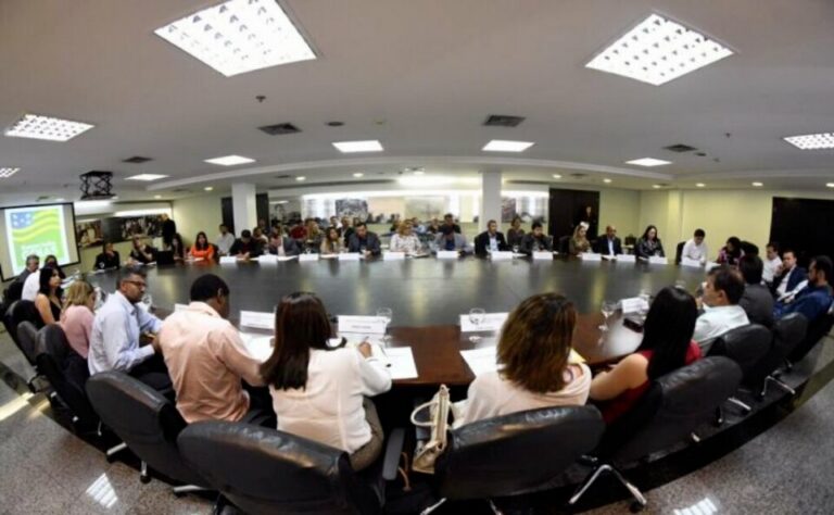 Caiado participa de encontro com prefeitos e secretários do Centro e Norte de Goiás