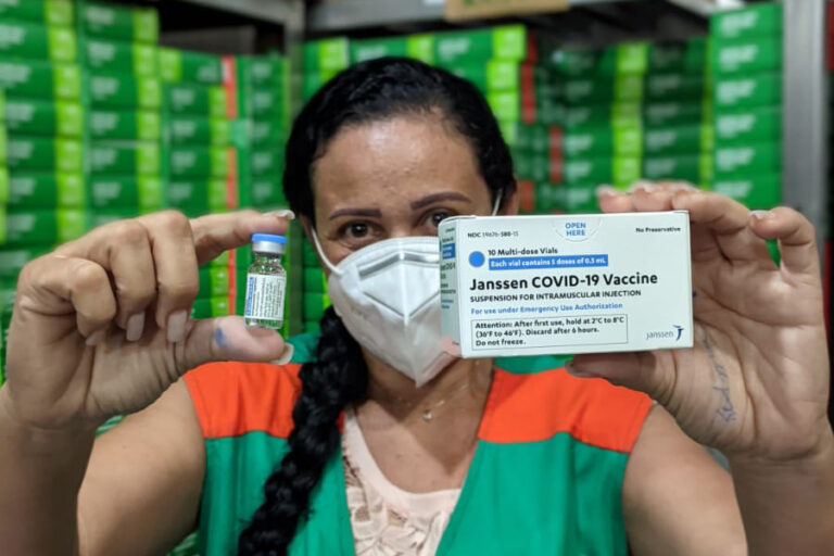 Ceará recebe mais 91 mil doses de vacinas contra Covid-19 para avançar na imunização completa da população